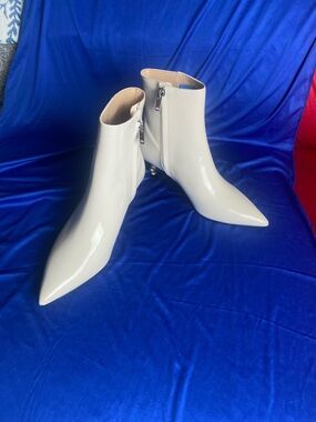 Coach Glossy Pointed-Toe Ankle Boots - with kitten heel Cream